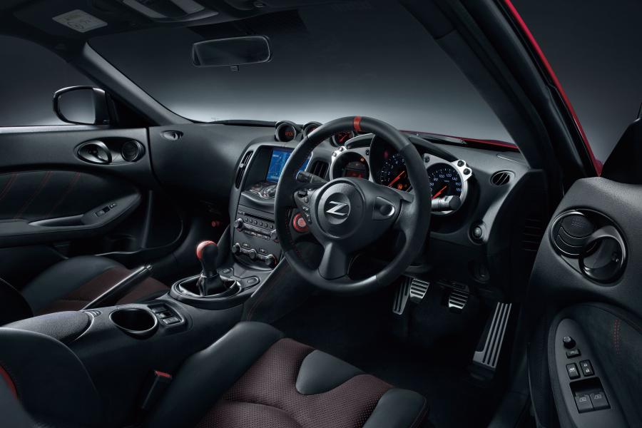 Интерьер Nissan Fairlady Z 50th Anniversary 2019 года  (фото 2 из 21)